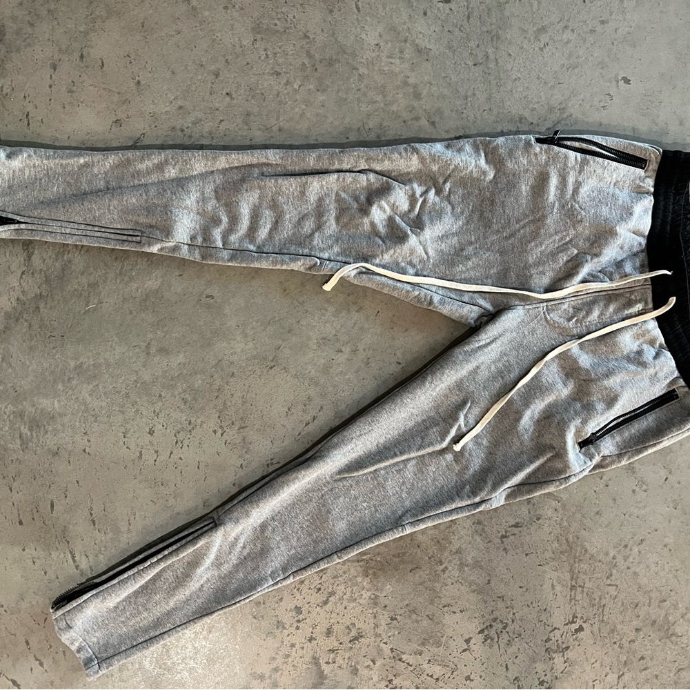 Fear of God essentials sweatpants. GRAY LARGE PRE-owned